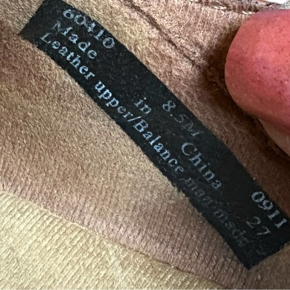 Clarks Bendables Tan Leather Flats criss-cross Mary Jane flats. Size 8.5. EUC!